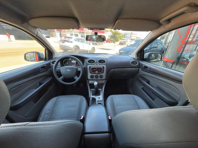 FORD - FOCUS - 2009/2009 - Prata - R$ 34.900,00