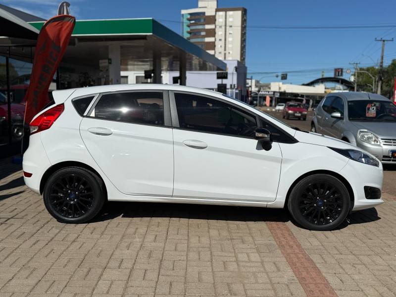 FORD - FIESTA - 2017/2017 - Branca - R$ 56.900,00