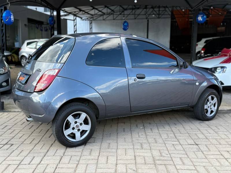 FORD - KA - 2004/2004 - Cinza - R$ 14.900,00