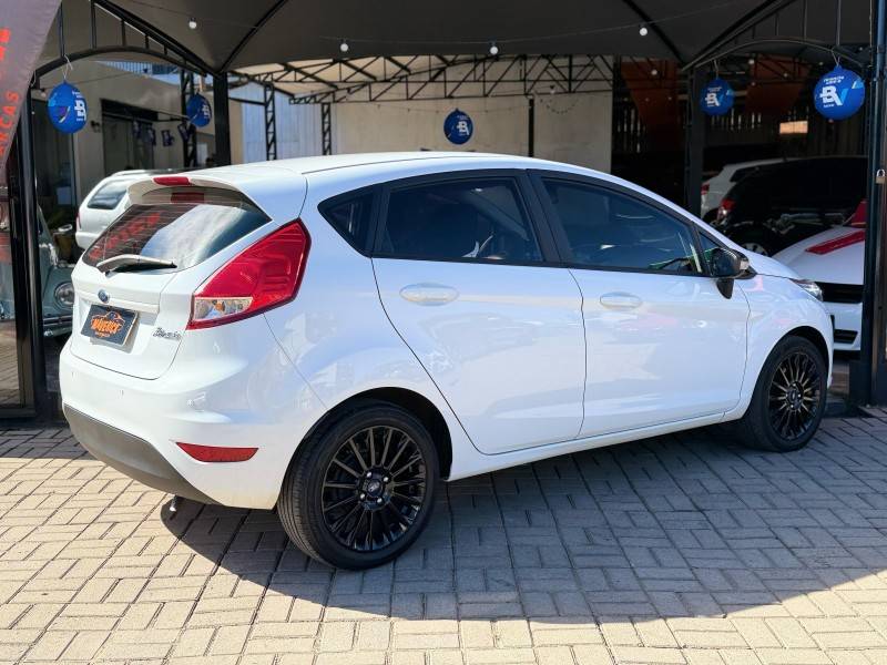 FORD - FIESTA - 2017/2017 - Branca - R$ 56.900,00