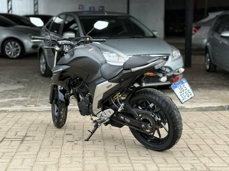 YAMAHA - FAZER - 2022/2023 - Preta - R$ 24.900,00