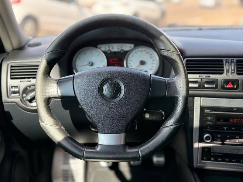 VOLKSWAGEN - GOLF - 2013/2014 - Branca - R$ 67.900,00