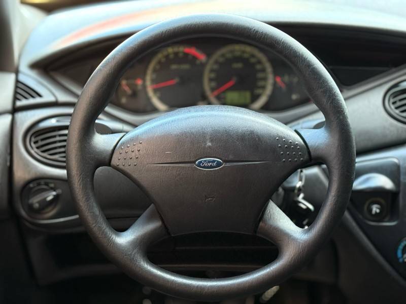 FORD - FOCUS - 2008/2008 - Preta - R$ 24.900,00