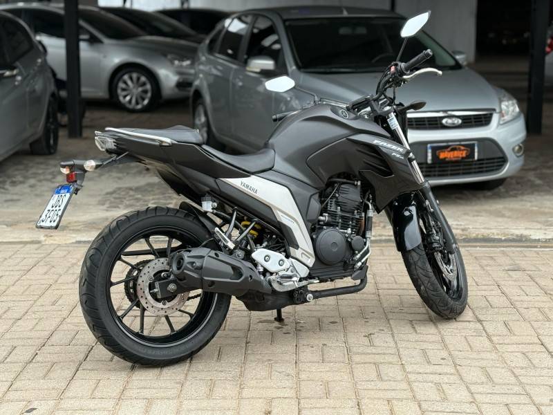 YAMAHA - FAZER - 2022/2023 - Preta - R$ 24.900,00