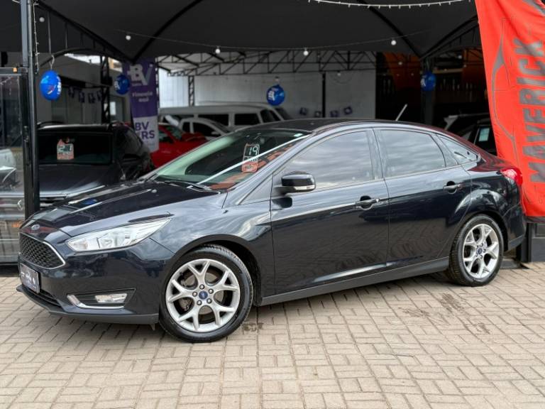 FORD - FOCUS - 2018/2019 - Preta - R$ 71.900,00