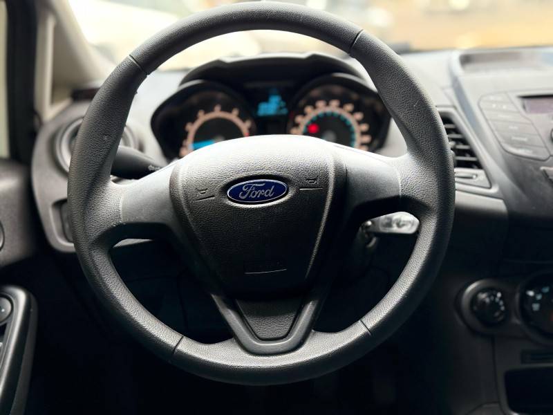 FORD - FIESTA - 2014/2015 - Branca - R$ 45.900,00