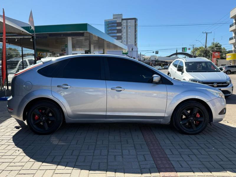 FORD - FOCUS - 2011/2012 - Prata - R$ 43.900,00