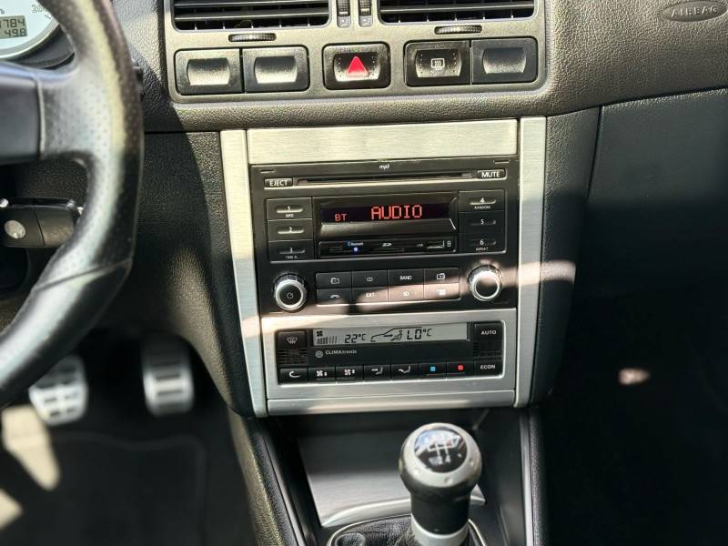 VOLKSWAGEN - GOLF - 2013/2014 - Branca - R$ 67.900,00