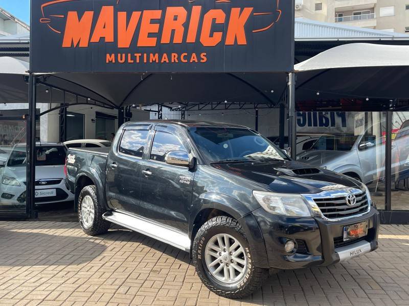 TOYOTA - HILUX - 2012/2013 - Preta - R$ 138.900,00