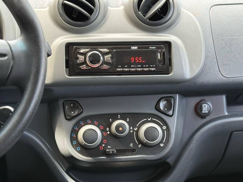 FIAT - UNO - 2013/2014 - Prata - R$ 30.900,00