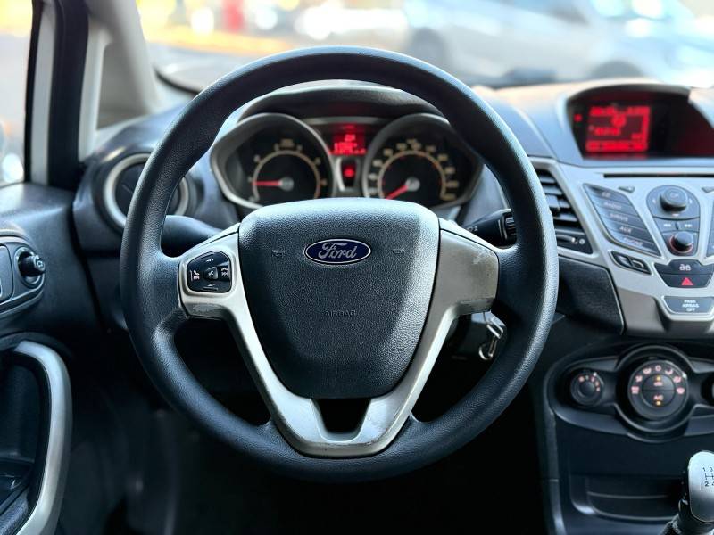FORD - FIESTA - 2012/2013 - Branca - R$ 42.900,00