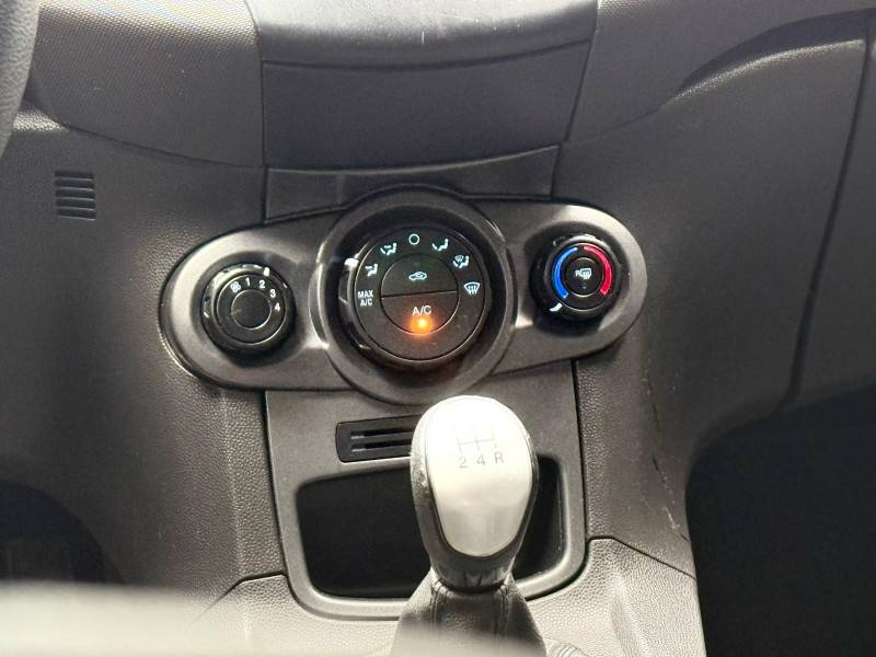 FORD - FIESTA - 2014/2015 - Branca - R$ 45.900,00