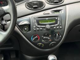 FORD - FOCUS - 2008/2009 - Preta - R$ 30.900,00