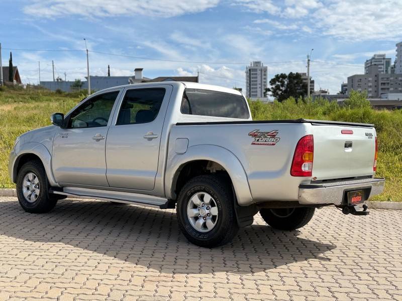 TOYOTA - HILUX - 2007/2007 - Prata - R$ 97.900,00