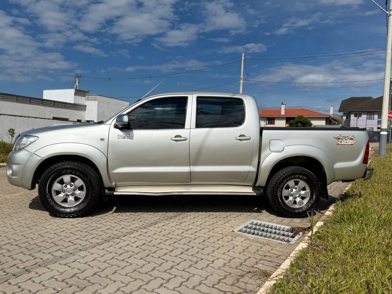 TOYOTA - HILUX - 2007/2007 - Prata - R$ 97.900,00