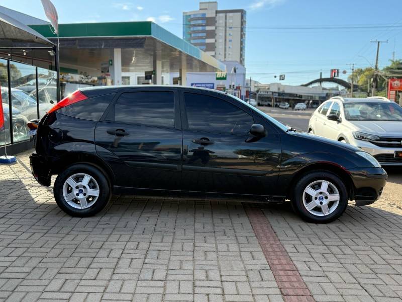 FORD - FOCUS - 2008/2008 - Preta - R$ 24.900,00