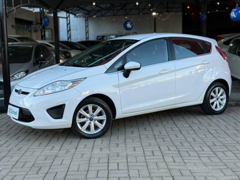 FORD - FIESTA - 2012/2013 - Branca - R$ 42.900,00