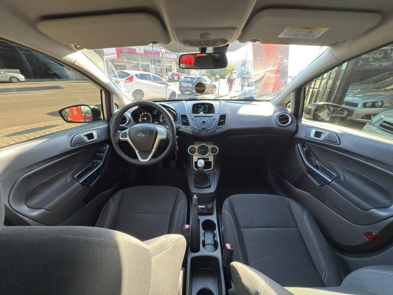 FORD - FIESTA - 2016/2017 - Prata - R$ 54.900,00
