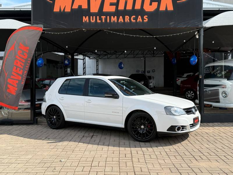 VOLKSWAGEN - GOLF - 2013/2014 - Branca - R$ 67.900,00