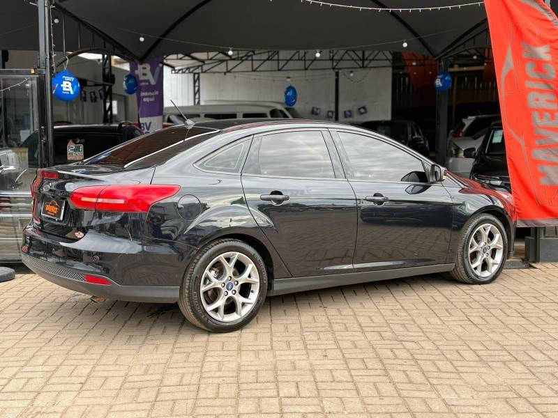 FORD - FOCUS - 2018/2019 - Preta - R$ 71.900,00