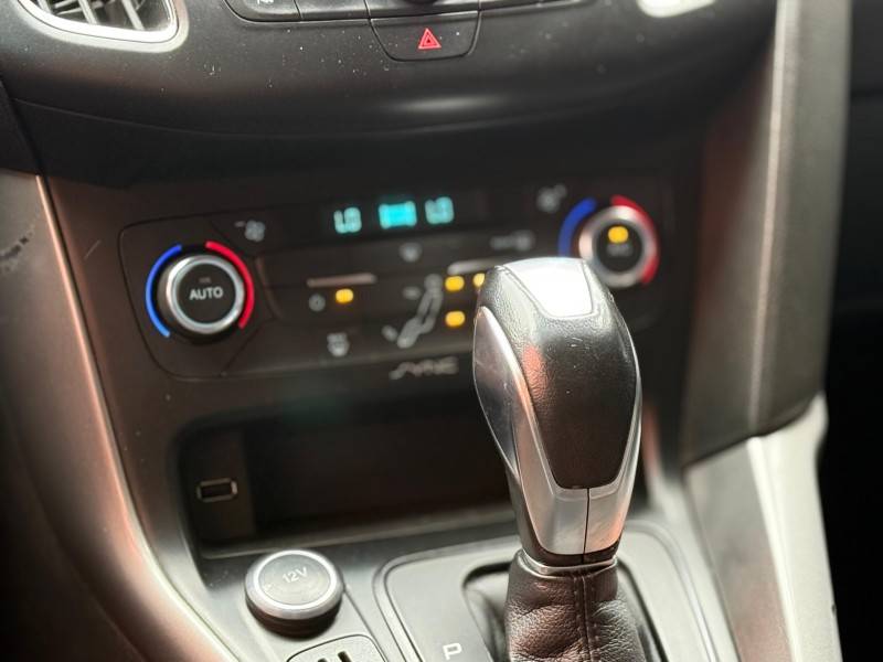 FORD - FOCUS - 2018/2019 - Preta - R$ 71.900,00