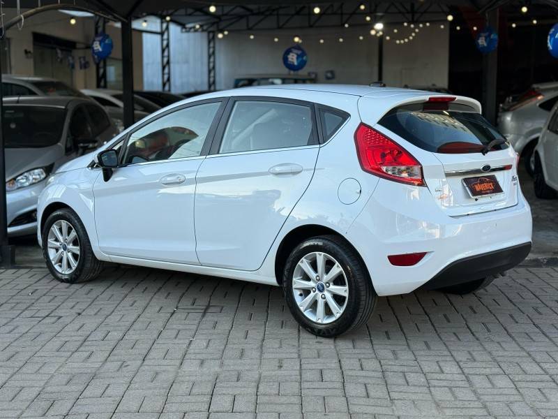 FORD - FIESTA - 2012/2013 - Branca - R$ 42.900,00