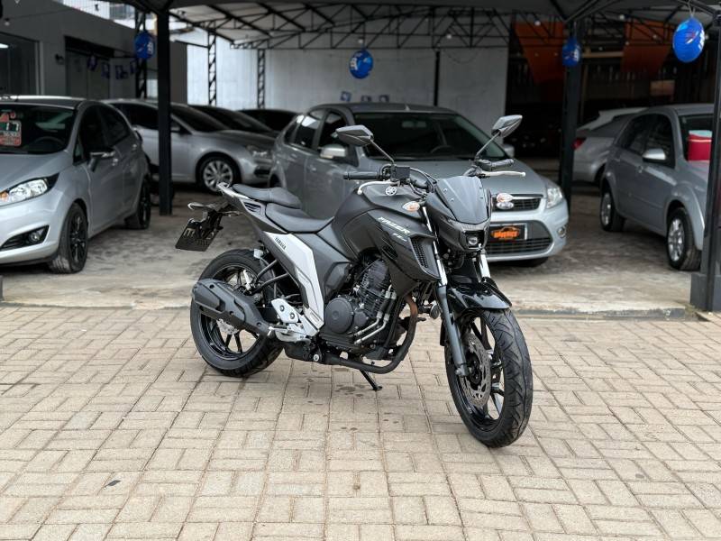 YAMAHA - FAZER - 2022/2023 - Preta - R$ 24.900,00