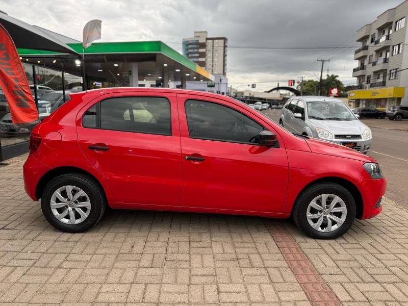 VOLKSWAGEN - GOL - 2015/2016 - Vermelha - R$ 43.900,00