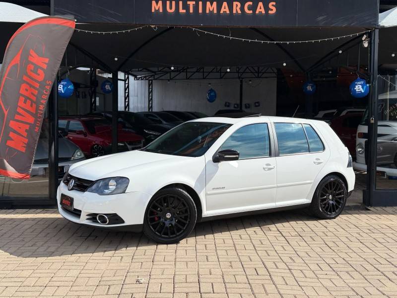 VOLKSWAGEN - GOLF - 2013/2014 - Branca - R$ 67.900,00