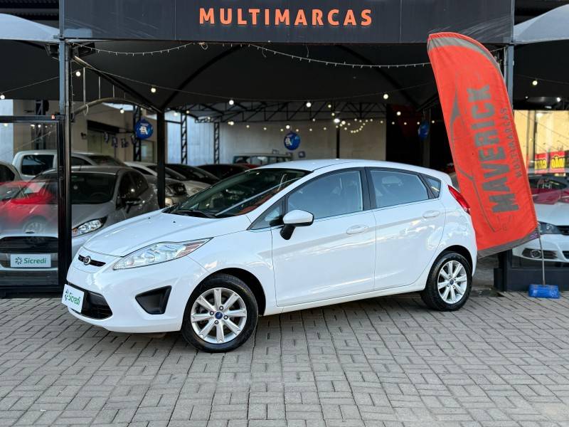 FORD - FIESTA - 2012/2013 - Branca - R$ 42.900,00