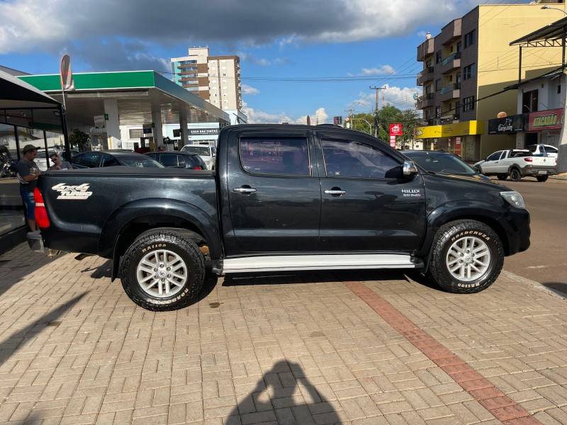 TOYOTA - HILUX - 2012/2013 - Preta - R$ 138.900,00