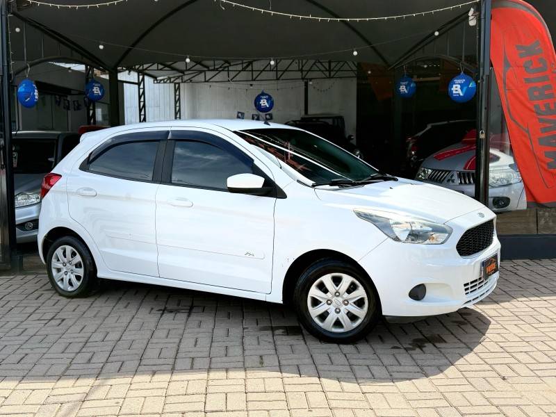 FORD - KA - 2016/2017 - Branca - R$ 39.900,00