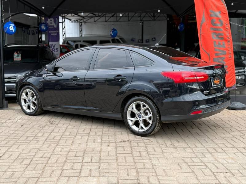 FORD - FOCUS - 2018/2019 - Preta - R$ 71.900,00