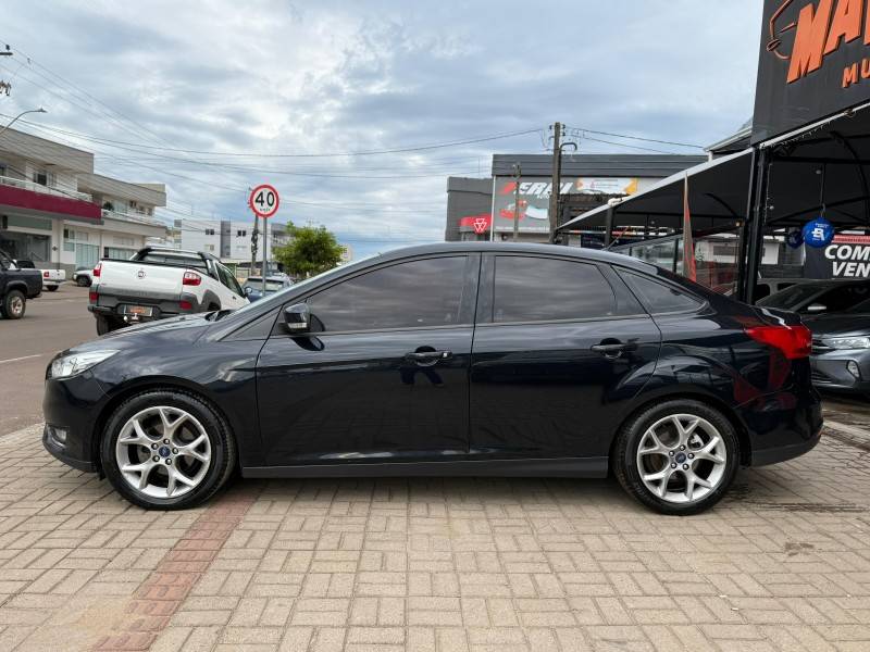 FORD - FOCUS - 2018/2019 - Preta - R$ 71.900,00