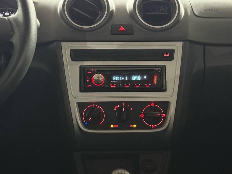 VOLKSWAGEN - GOL - 2015/2016 - Vermelha - R$ 43.900,00