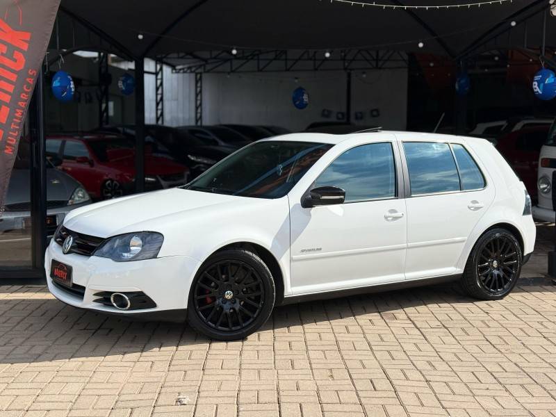 VOLKSWAGEN - GOLF - 2013/2014 - Branca - R$ 67.900,00