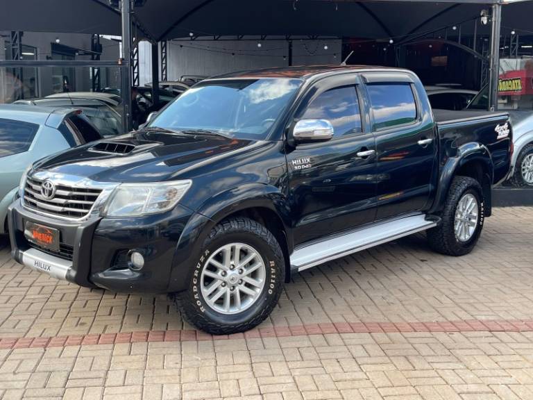 TOYOTA - HILUX - 2012/2013 - Preta - R$ 138.900,00