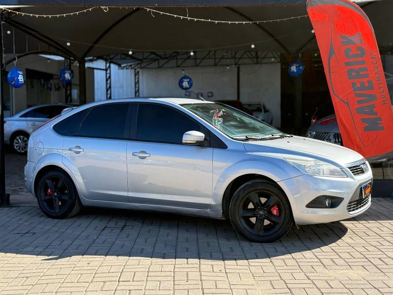 FORD - FOCUS - 2011/2012 - Prata - R$ 43.900,00
