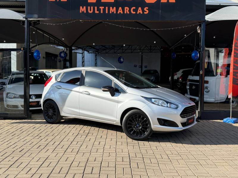 FORD - FIESTA - 2016/2017 - Prata - R$ 54.900,00