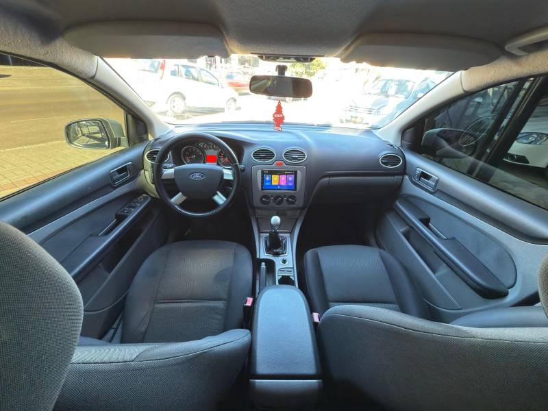 FORD - FOCUS - 2011/2012 - Prata - R$ 43.900,00