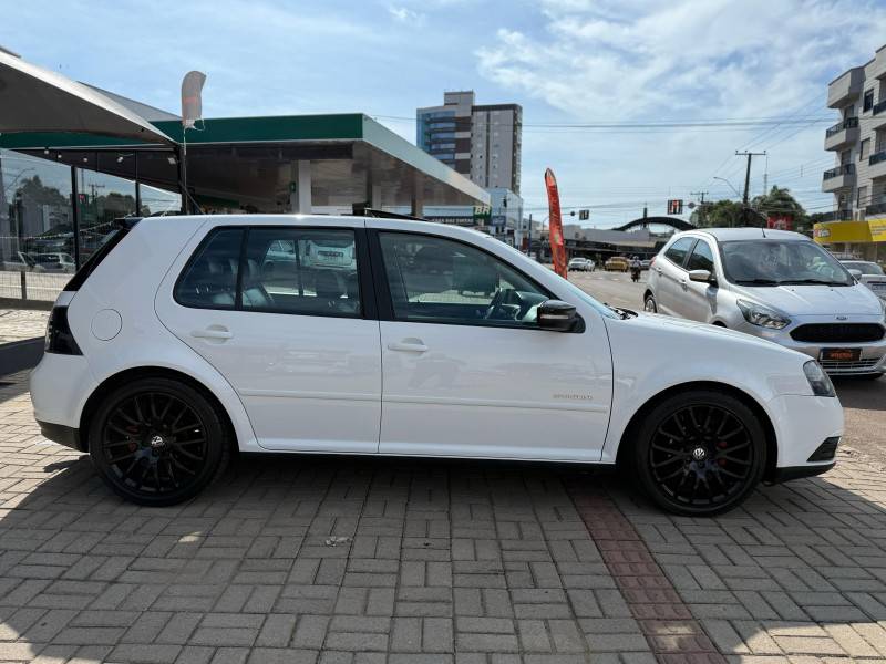 VOLKSWAGEN - GOLF - 2013/2014 - Branca - R$ 67.900,00