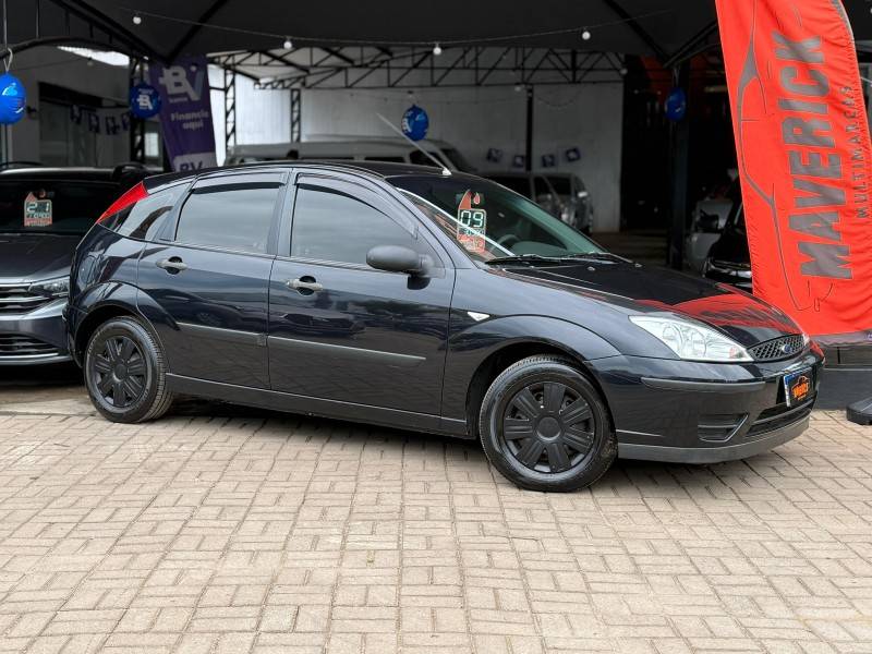 FORD - FOCUS - 2008/2009 - Preta - R$ 30.900,00