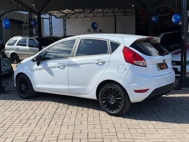 FORD - FIESTA - 2017/2017 - Branca - R$ 56.900,00