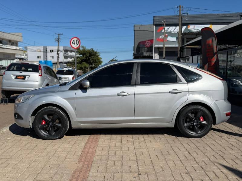 FORD - FOCUS - 2011/2012 - Prata - R$ 43.900,00