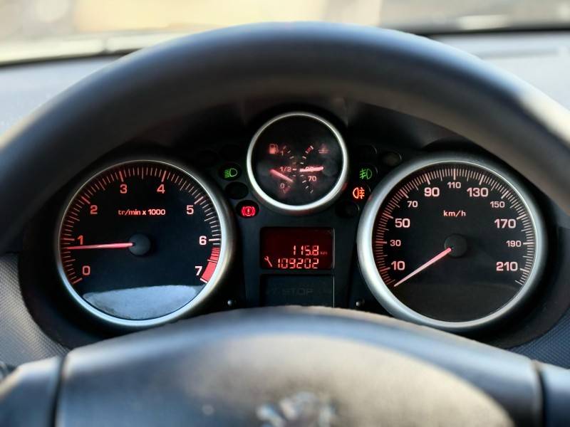 PEUGEOT - 207 - 2008/2009 - Branca - R$ 21.900,00