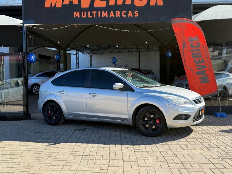 FORD - FOCUS - 2011/2012 - Prata - R$ 43.900,00