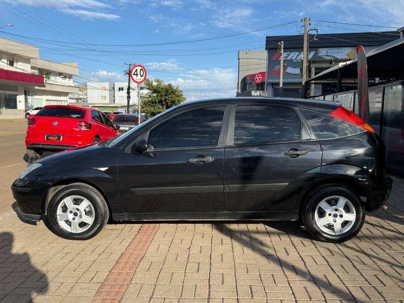 FORD - FOCUS - 2008/2008 - Preta - R$ 24.900,00