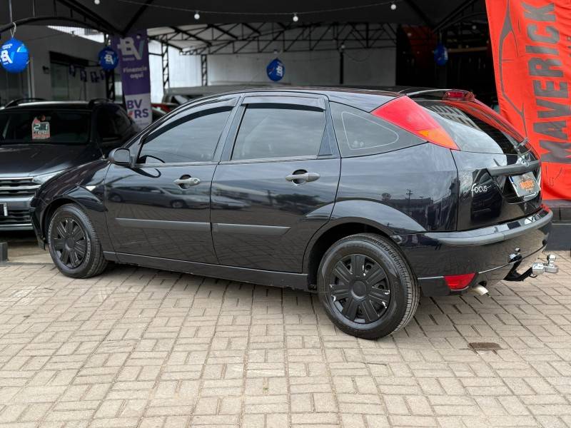 FORD - FOCUS - 2008/2009 - Preta - R$ 30.900,00