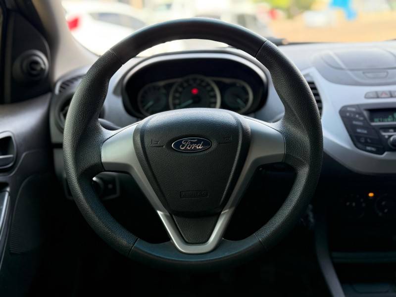 FORD - KA - 2016/2017 - Branca - R$ 39.900,00