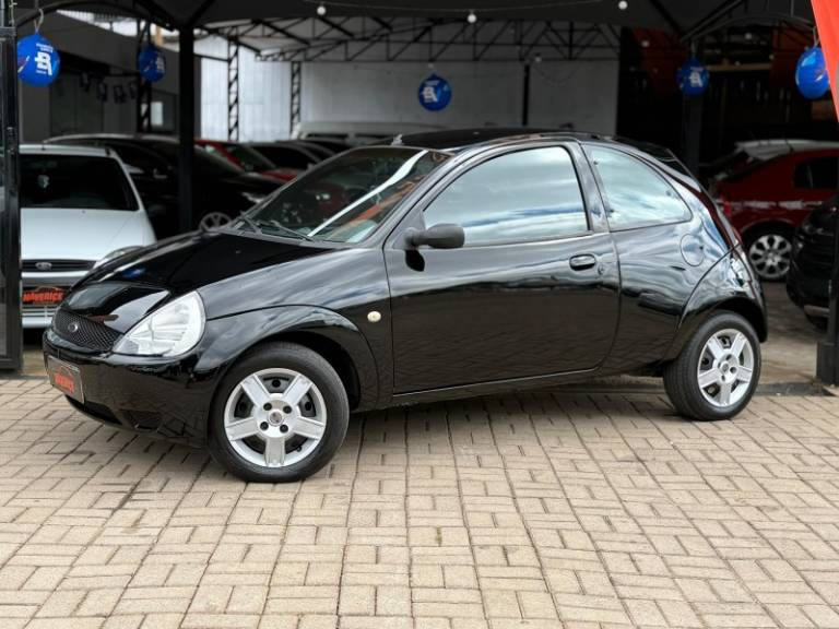 FORD - KA - 2003/2004 - Preta - R$ 15.900,00